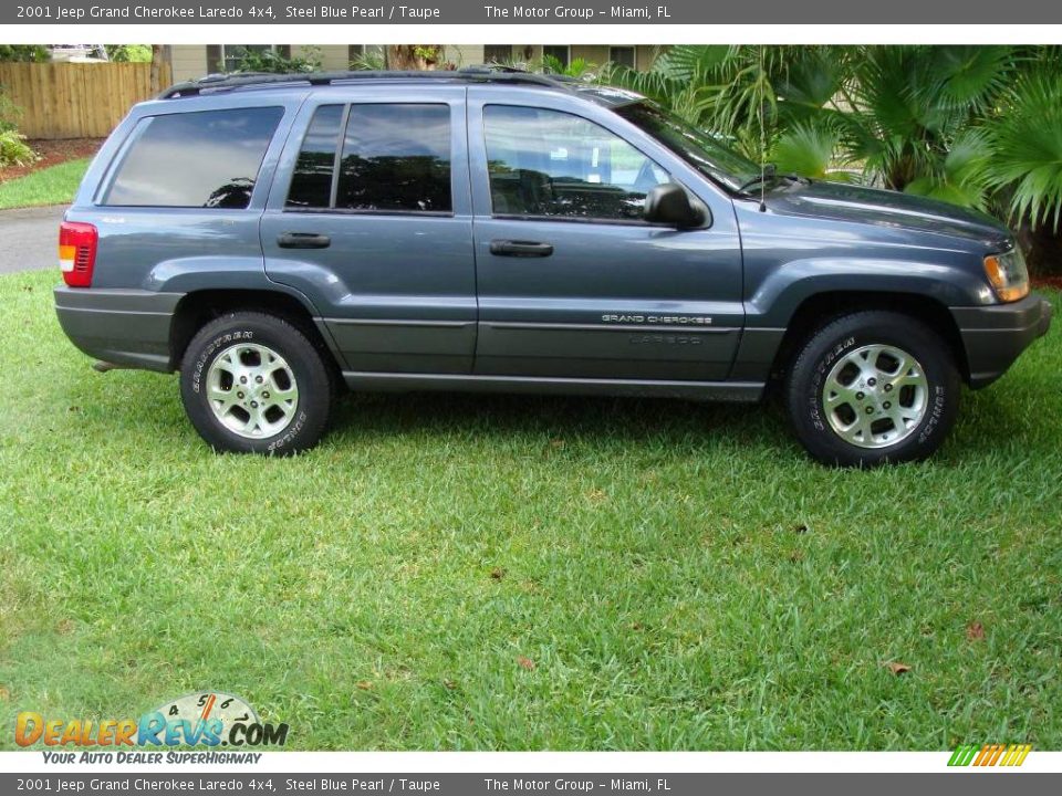 2001 Jeep Grand Cherokee Laredo 4x4 Steel Blue Pearl / Taupe Photo #12