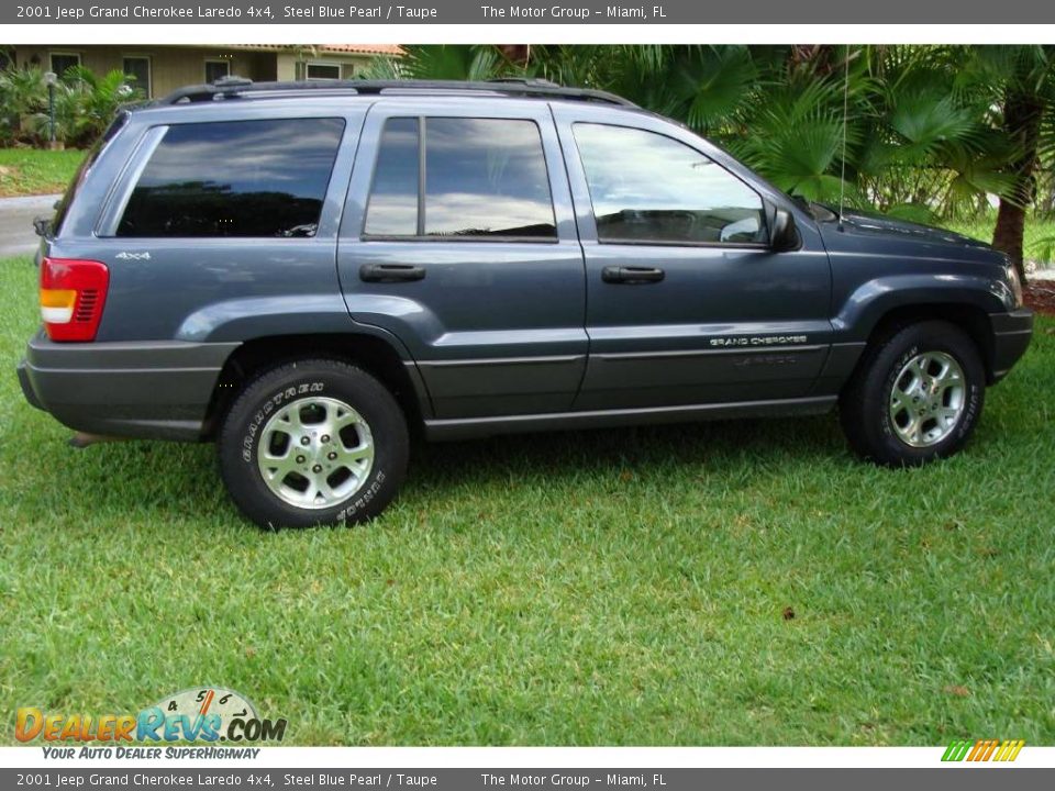 2001 Jeep Grand Cherokee Laredo 4x4 Steel Blue Pearl / Taupe Photo #14