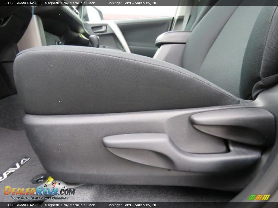 2017 Toyota RAV4 LE Magnetic Gray Metallic / Black Photo #10