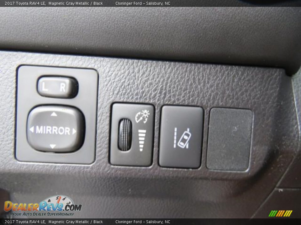 2017 Toyota RAV4 LE Magnetic Gray Metallic / Black Photo #19