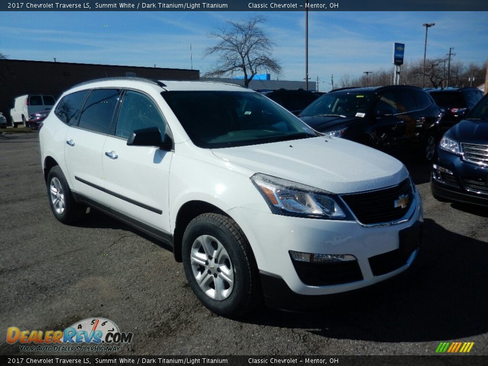 Front 3/4 View of 2017 Chevrolet Traverse LS Photo #3