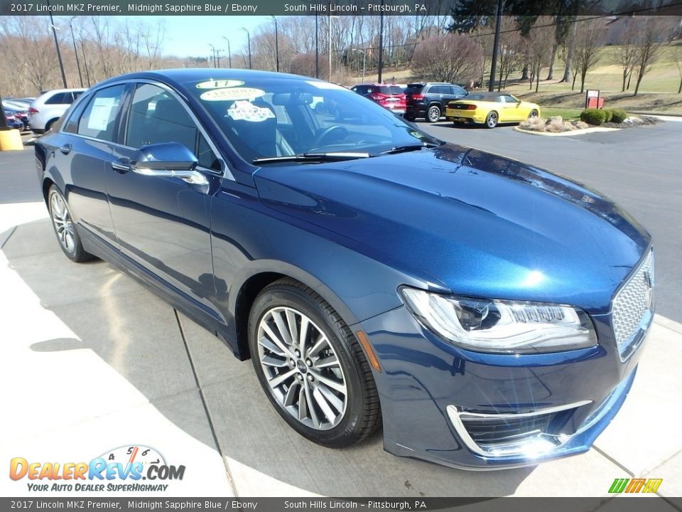 Front 3/4 View of 2017 Lincoln MKZ Premier Photo #7
