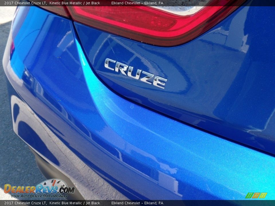 2017 Chevrolet Cruze LT Kinetic Blue Metallic / Jet Black Photo #10