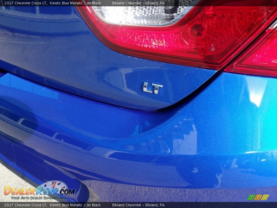 2017 Chevrolet Cruze LT Kinetic Blue Metallic / Jet Black Photo #11