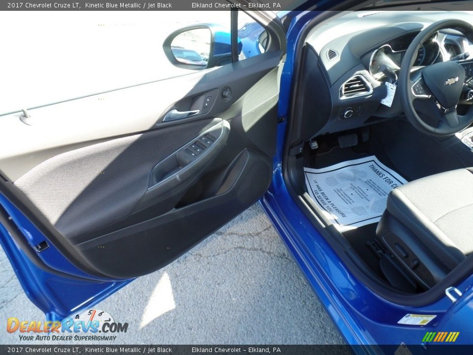 2017 Chevrolet Cruze LT Kinetic Blue Metallic / Jet Black Photo #12