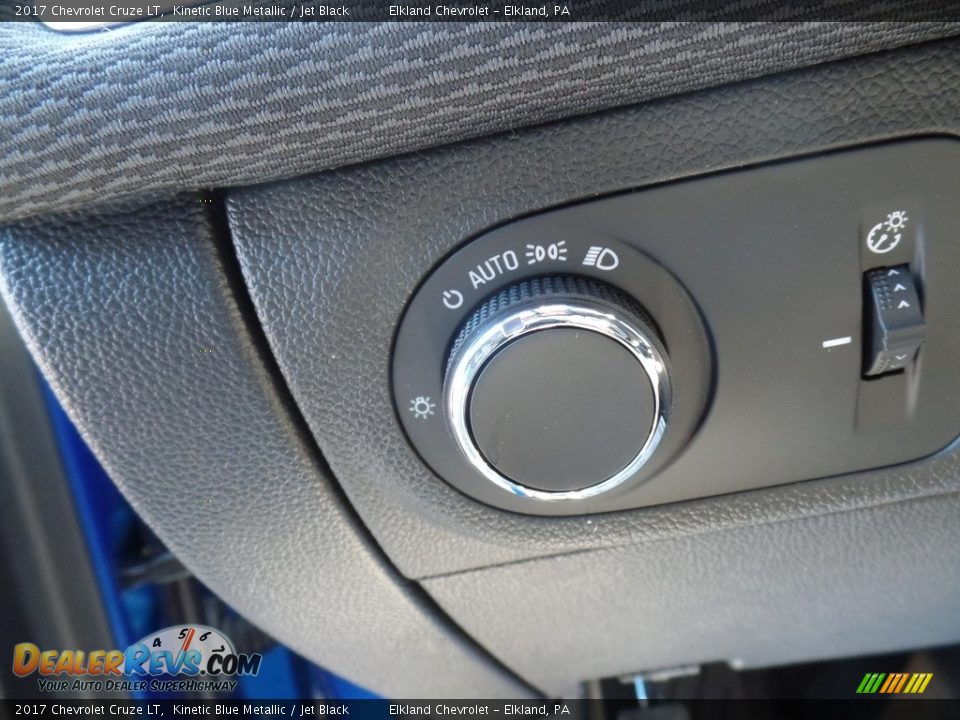 2017 Chevrolet Cruze LT Kinetic Blue Metallic / Jet Black Photo #21