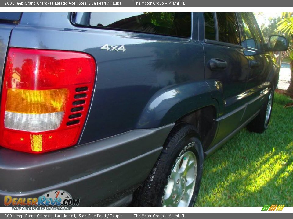 2001 Jeep Grand Cherokee Laredo 4x4 Steel Blue Pearl / Taupe Photo #35