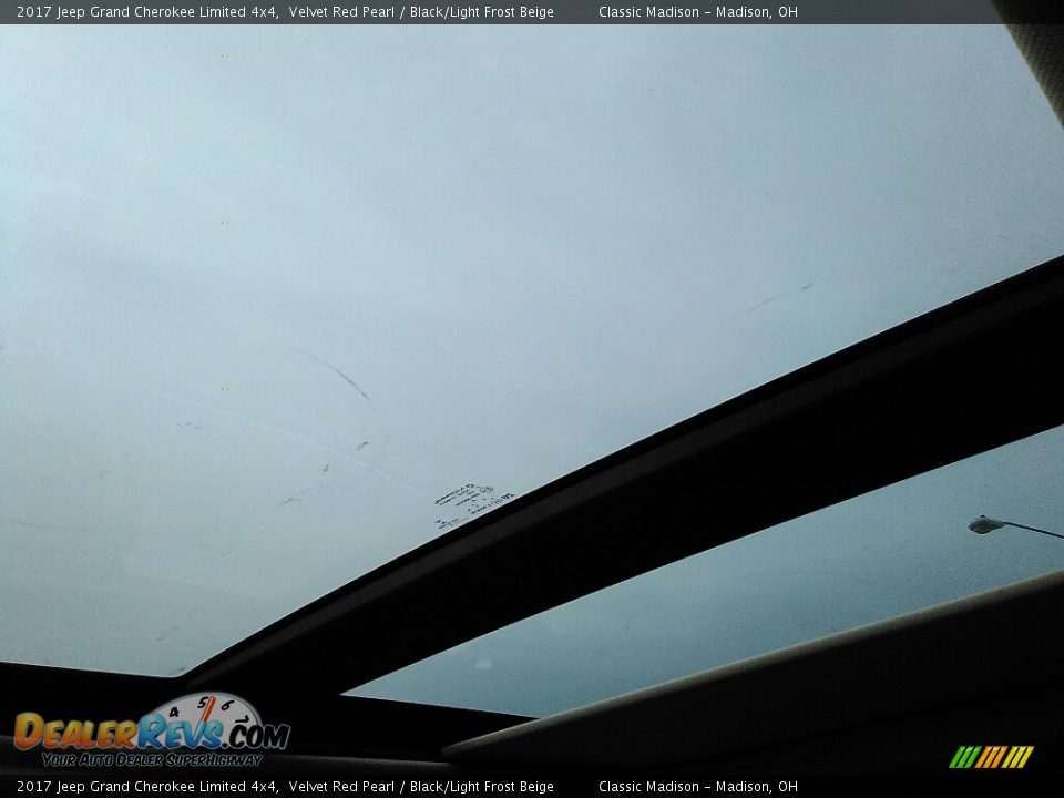 2017 Jeep Grand Cherokee Limited 4x4 Velvet Red Pearl / Black/Light Frost Beige Photo #14
