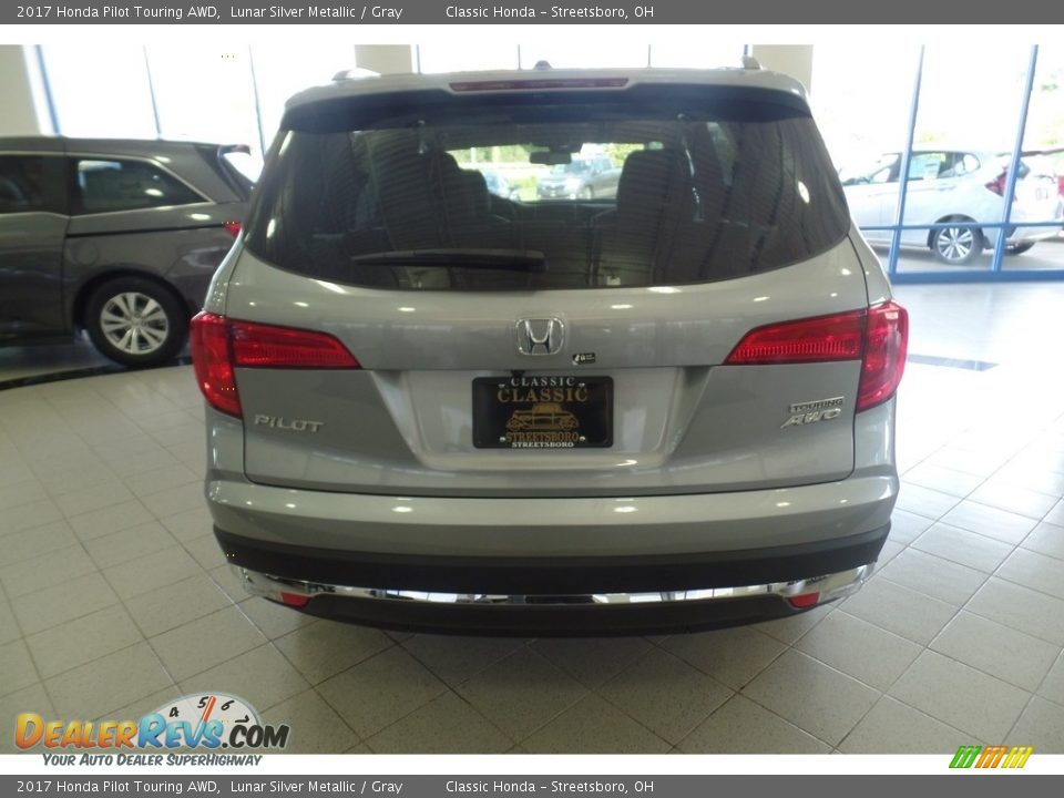 2017 Honda Pilot Touring AWD Lunar Silver Metallic / Gray Photo #4