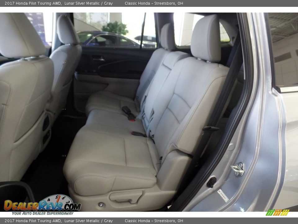 2017 Honda Pilot Touring AWD Lunar Silver Metallic / Gray Photo #7