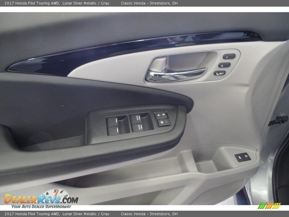 2017 Honda Pilot Touring AWD Lunar Silver Metallic / Gray Photo #9