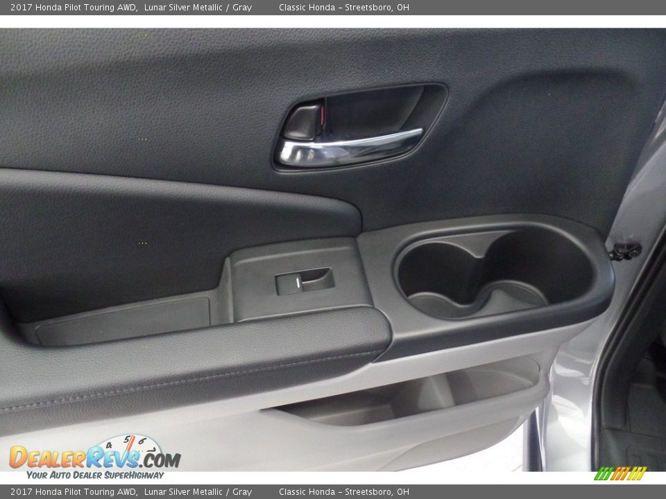 2017 Honda Pilot Touring AWD Lunar Silver Metallic / Gray Photo #10
