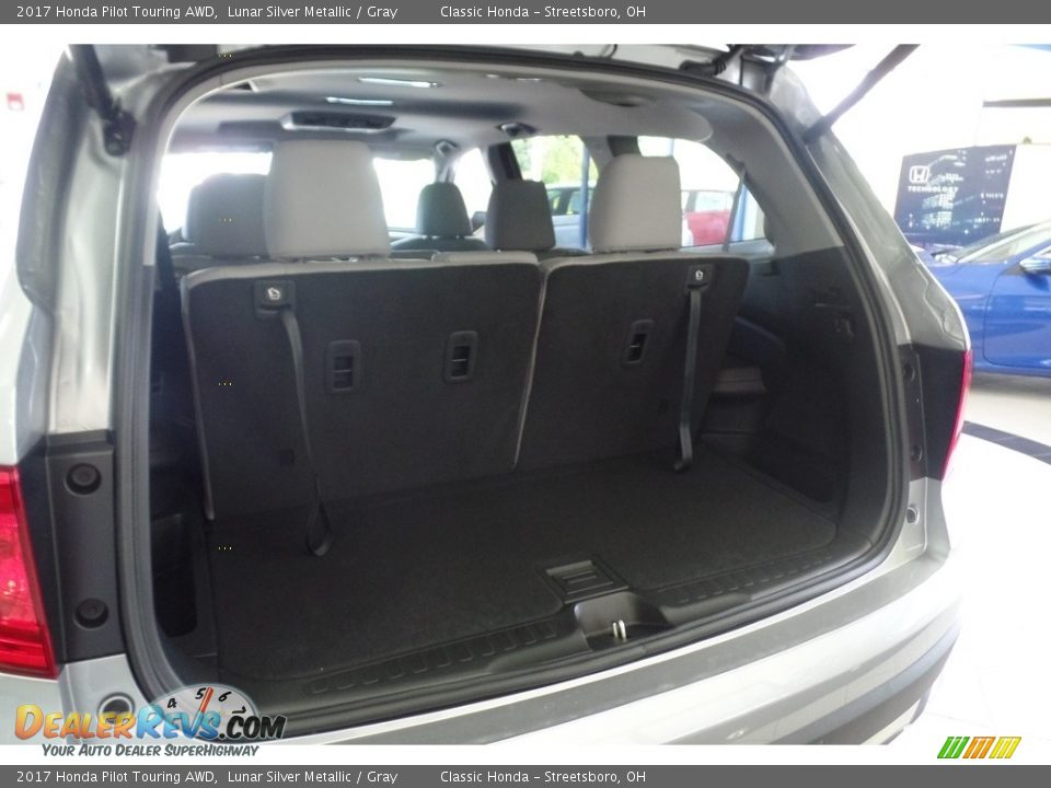 2017 Honda Pilot Touring AWD Lunar Silver Metallic / Gray Photo #16