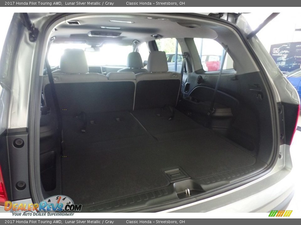 2017 Honda Pilot Touring AWD Lunar Silver Metallic / Gray Photo #17