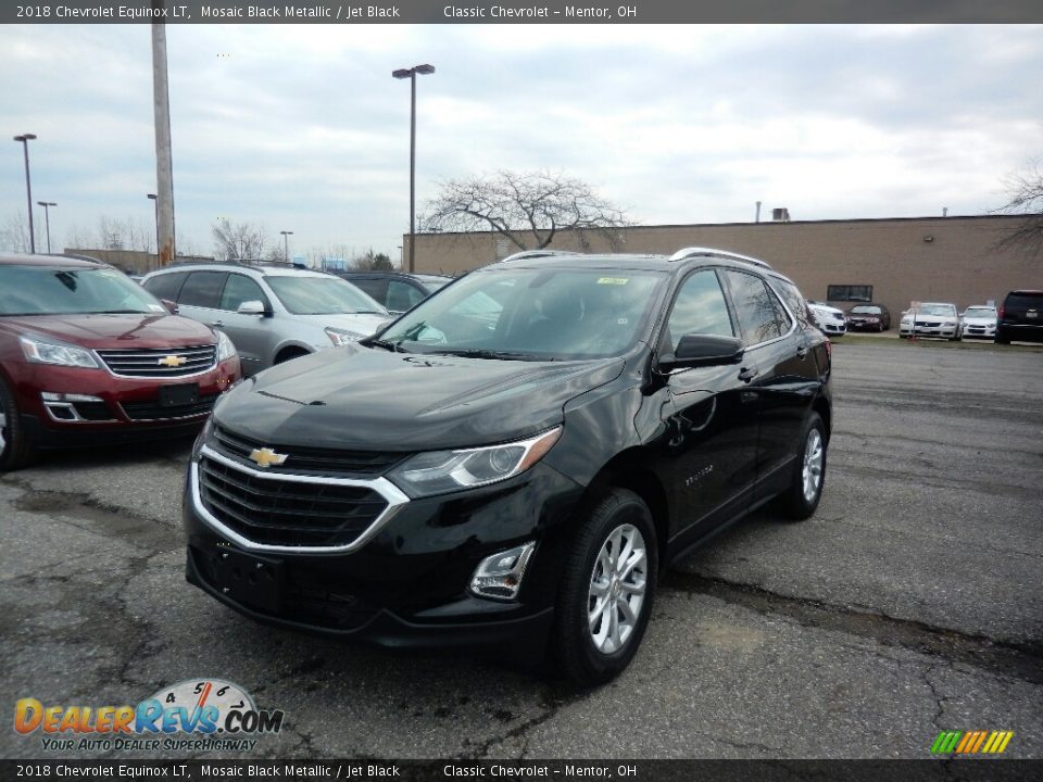 Front 3/4 View of 2018 Chevrolet Equinox LT Photo #1
