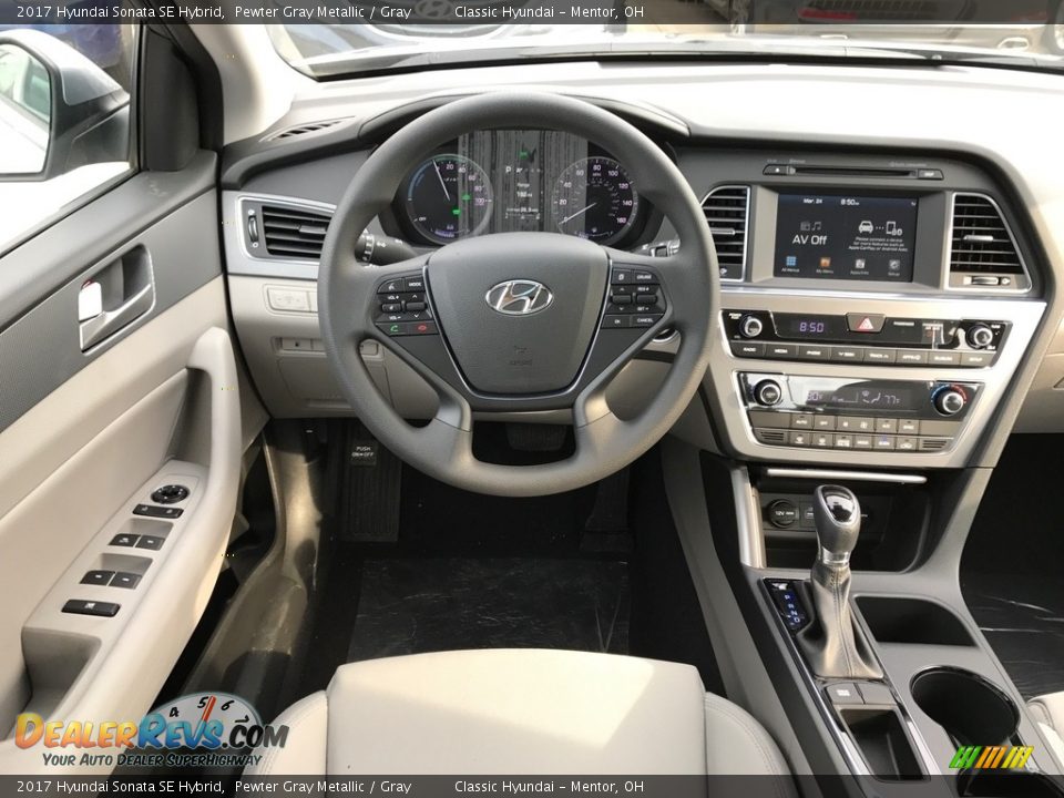 Dashboard of 2017 Hyundai Sonata SE Hybrid Photo #3
