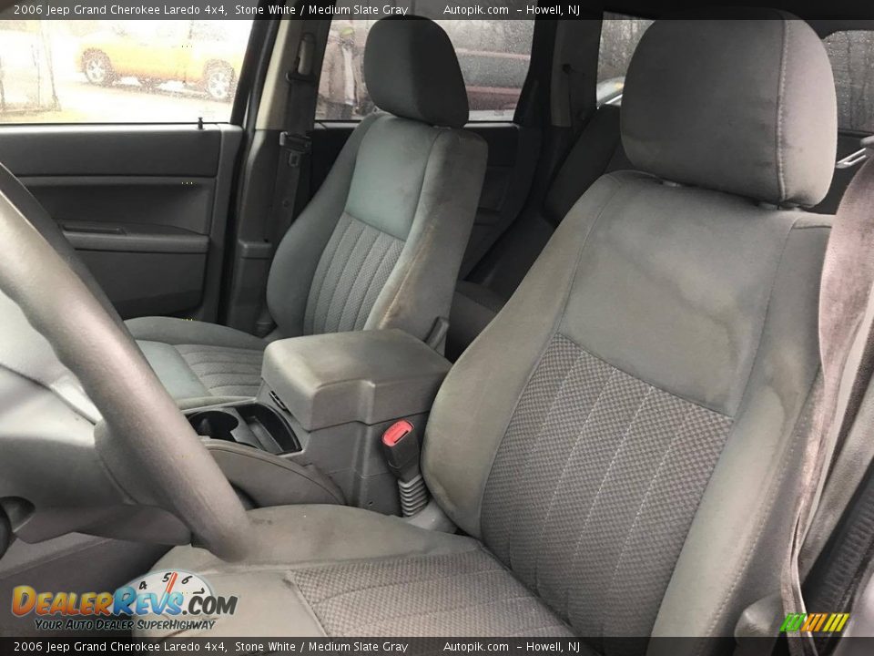 2006 Jeep Grand Cherokee Laredo 4x4 Stone White / Medium Slate Gray Photo #15