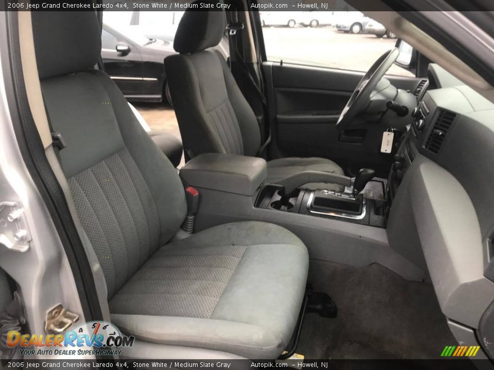 2006 Jeep Grand Cherokee Laredo 4x4 Stone White / Medium Slate Gray Photo #16