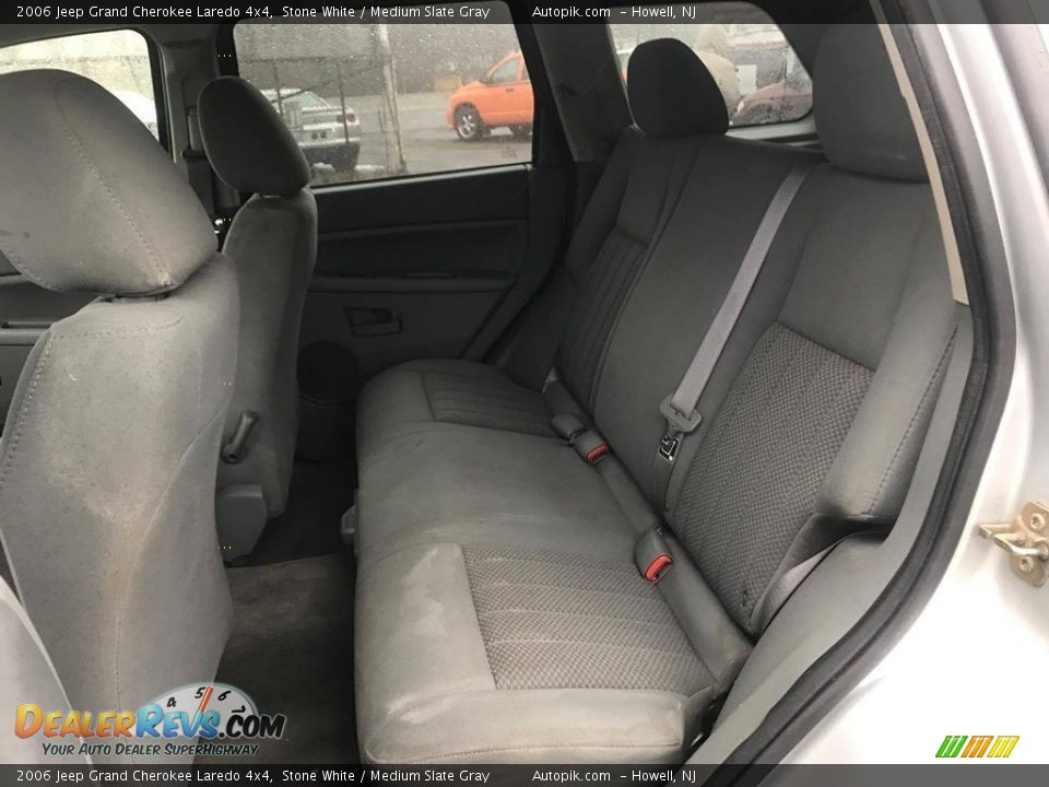 2006 Jeep Grand Cherokee Laredo 4x4 Stone White / Medium Slate Gray Photo #17