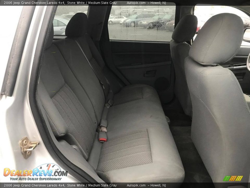 2006 Jeep Grand Cherokee Laredo 4x4 Stone White / Medium Slate Gray Photo #18