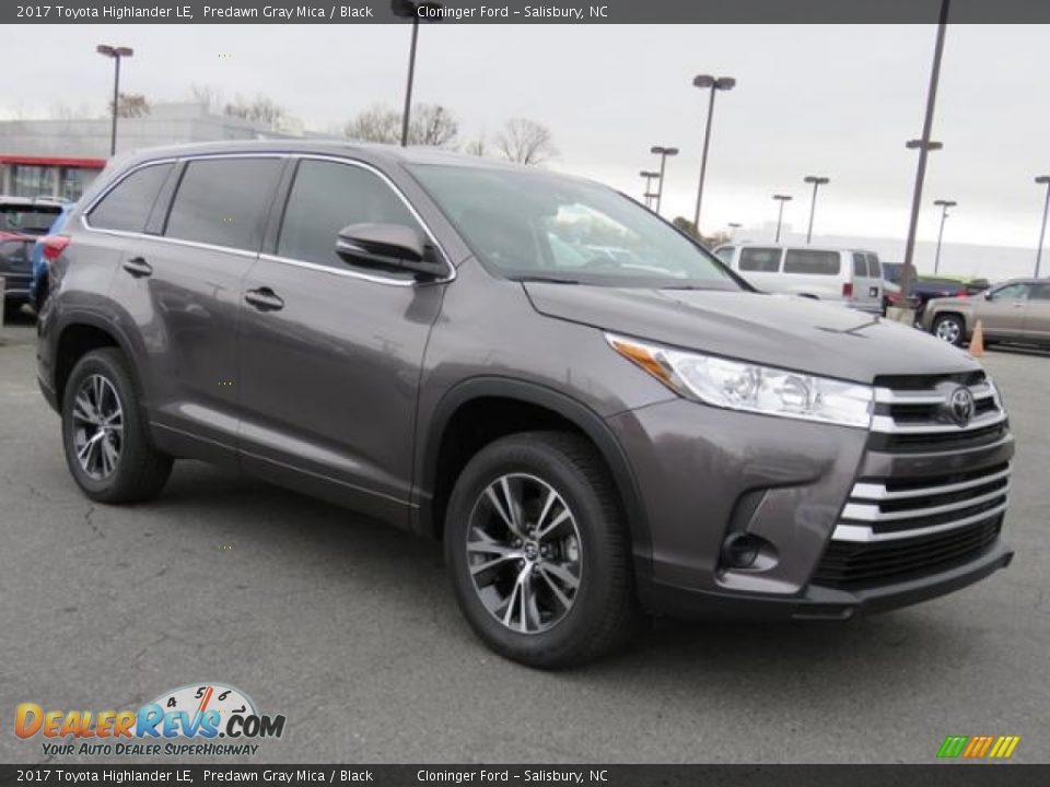 Front 3/4 View of 2017 Toyota Highlander LE Photo #1