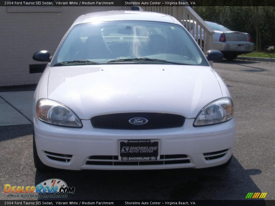2004 Ford Taurus SES Sedan Vibrant White / Medium Parchment Photo #1