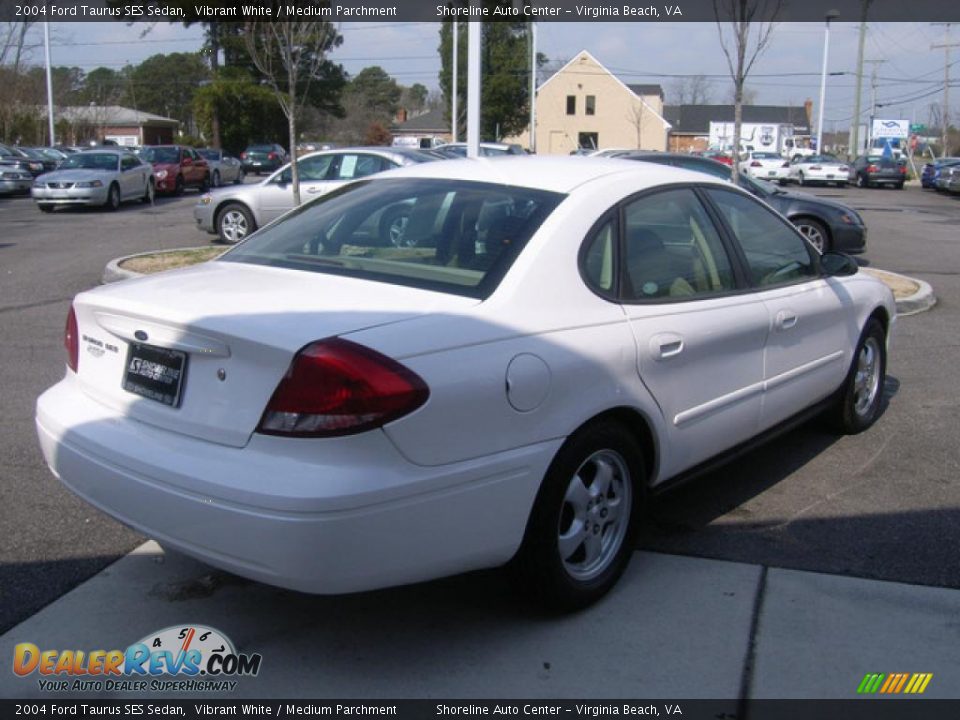 2004 Ford Taurus SES Sedan Vibrant White / Medium Parchment Photo #4