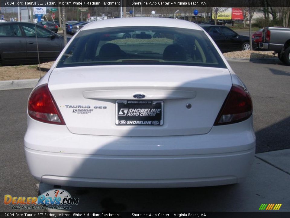 2004 Ford Taurus SES Sedan Vibrant White / Medium Parchment Photo #5