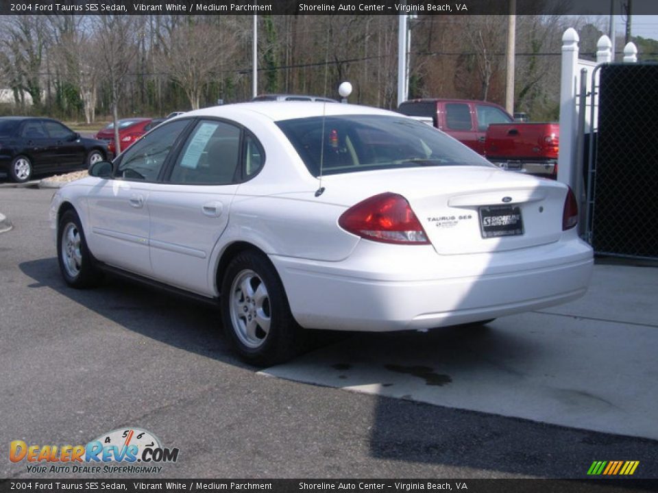 2004 Ford Taurus SES Sedan Vibrant White / Medium Parchment Photo #6