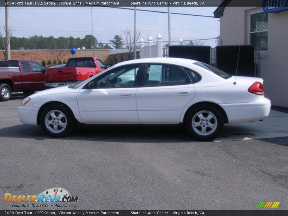 2004 Ford Taurus SES Sedan Vibrant White / Medium Parchment Photo #7