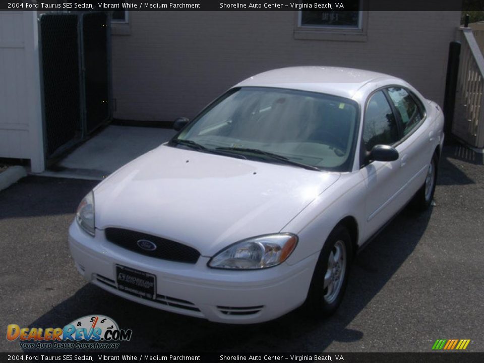 2004 Ford Taurus SES Sedan Vibrant White / Medium Parchment Photo #8