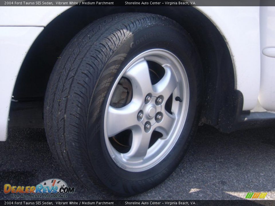 2004 Ford Taurus SES Sedan Vibrant White / Medium Parchment Photo #10