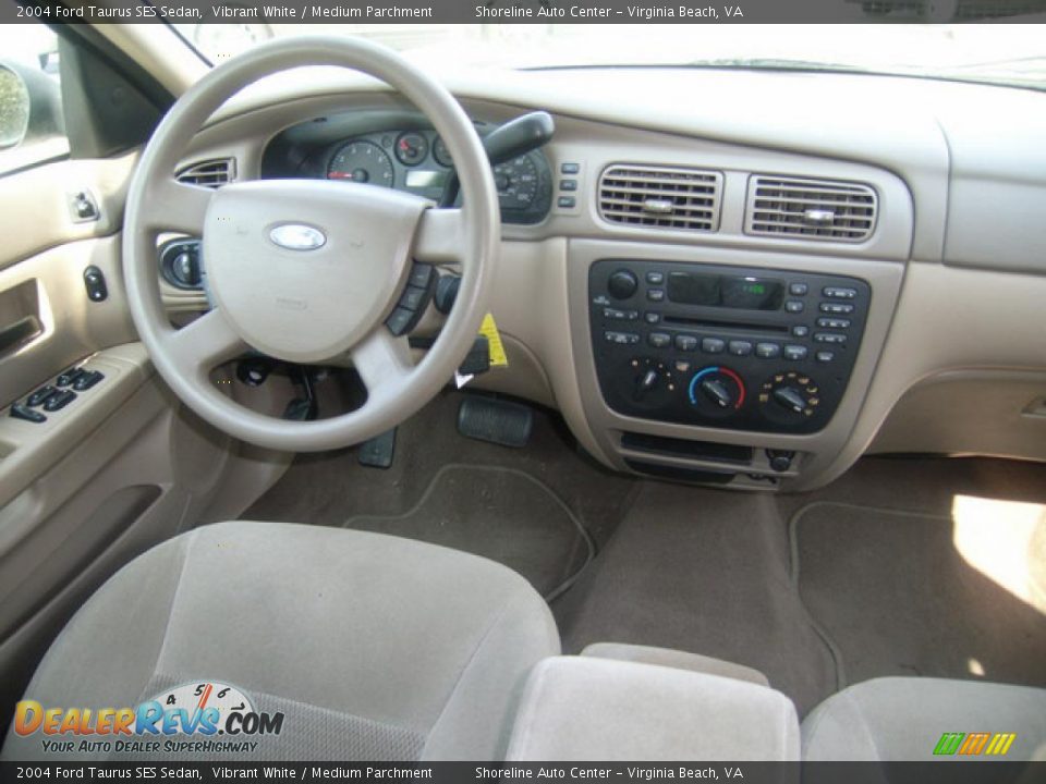 2004 Ford Taurus SES Sedan Vibrant White / Medium Parchment Photo #15