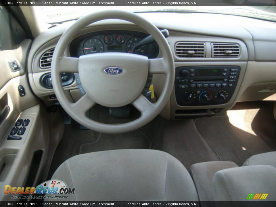 2004 Ford Taurus SES Sedan Vibrant White / Medium Parchment Photo #16