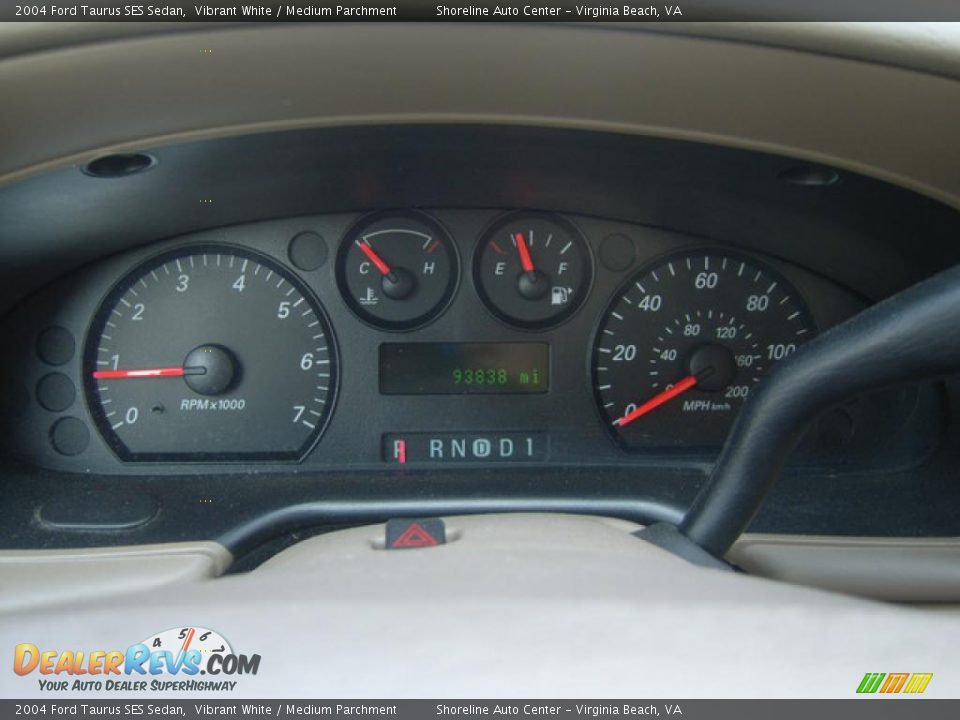 2004 Ford Taurus SES Sedan Vibrant White / Medium Parchment Photo #20