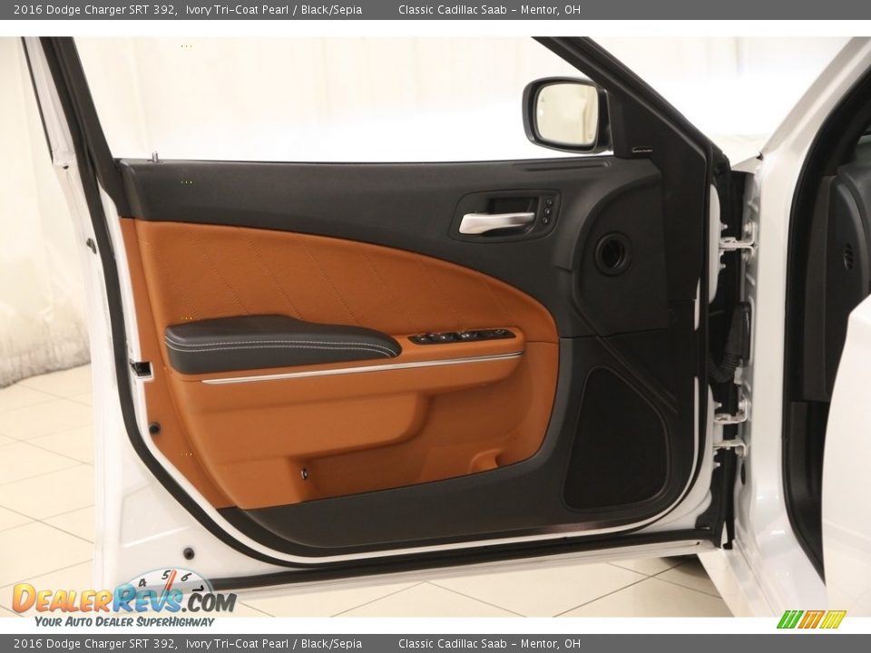 Door Panel of 2016 Dodge Charger SRT 392 Photo #5