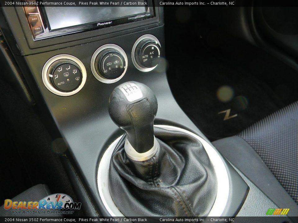 2004 Nissan 350Z Performance Coupe Pikes Peak White Pearl / Carbon Black Photo #16