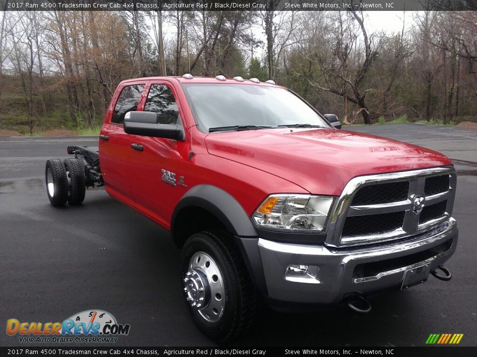 Front 3/4 View of 2017 Ram 4500 Tradesman Crew Cab 4x4 Chassis Photo #4