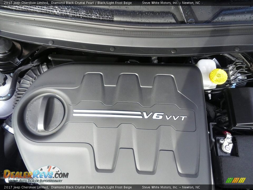 2017 Jeep Cherokee Limited Diamond Black Crystal Pearl / Black/Light Frost Beige Photo #10