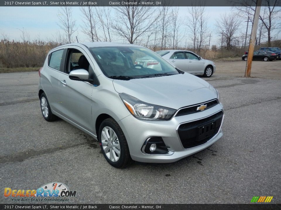 Front 3/4 View of 2017 Chevrolet Spark LT Photo #3