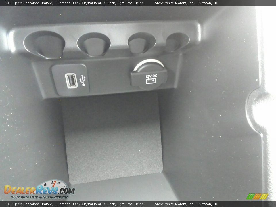 2017 Jeep Cherokee Limited Diamond Black Crystal Pearl / Black/Light Frost Beige Photo #20