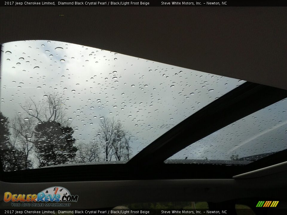 2017 Jeep Cherokee Limited Diamond Black Crystal Pearl / Black/Light Frost Beige Photo #23