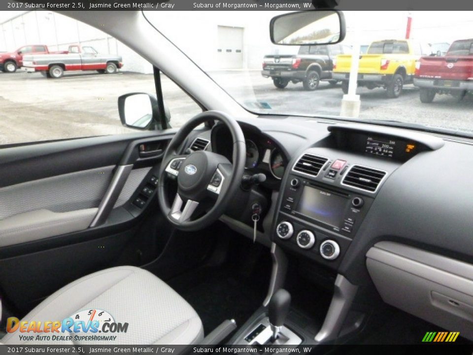 2017 Subaru Forester 2.5i Jasmine Green Metallic / Gray Photo #5