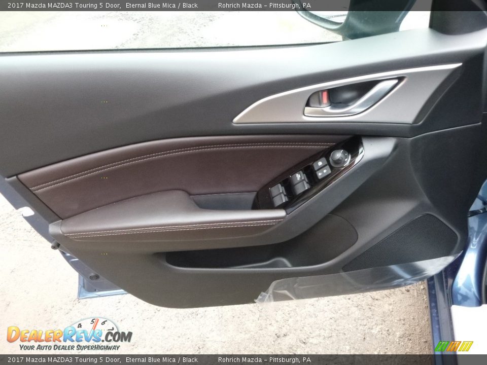 Door Panel of 2017 Mazda MAZDA3 Touring 5 Door Photo #10