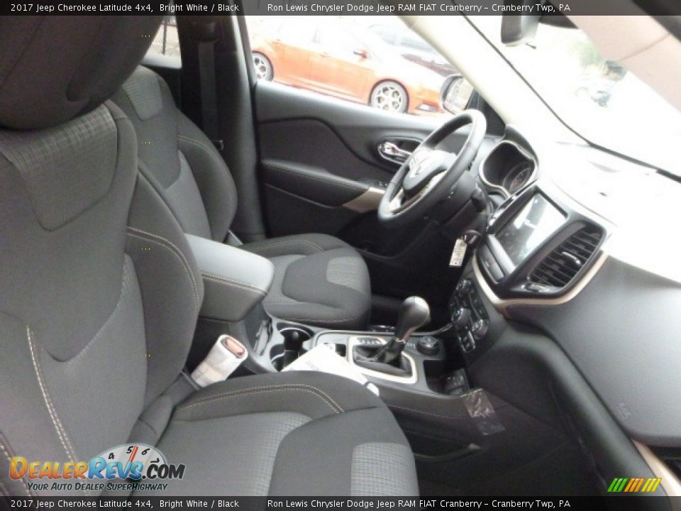 2017 Jeep Cherokee Latitude 4x4 Bright White / Black Photo #8