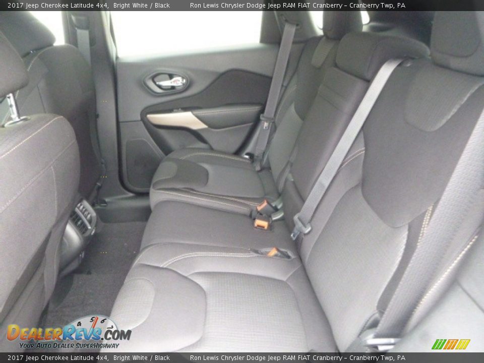 2017 Jeep Cherokee Latitude 4x4 Bright White / Black Photo #10