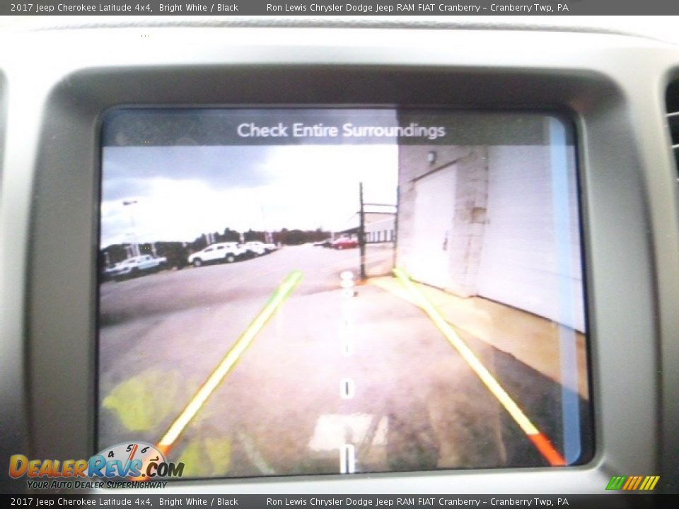 2017 Jeep Cherokee Latitude 4x4 Bright White / Black Photo #17