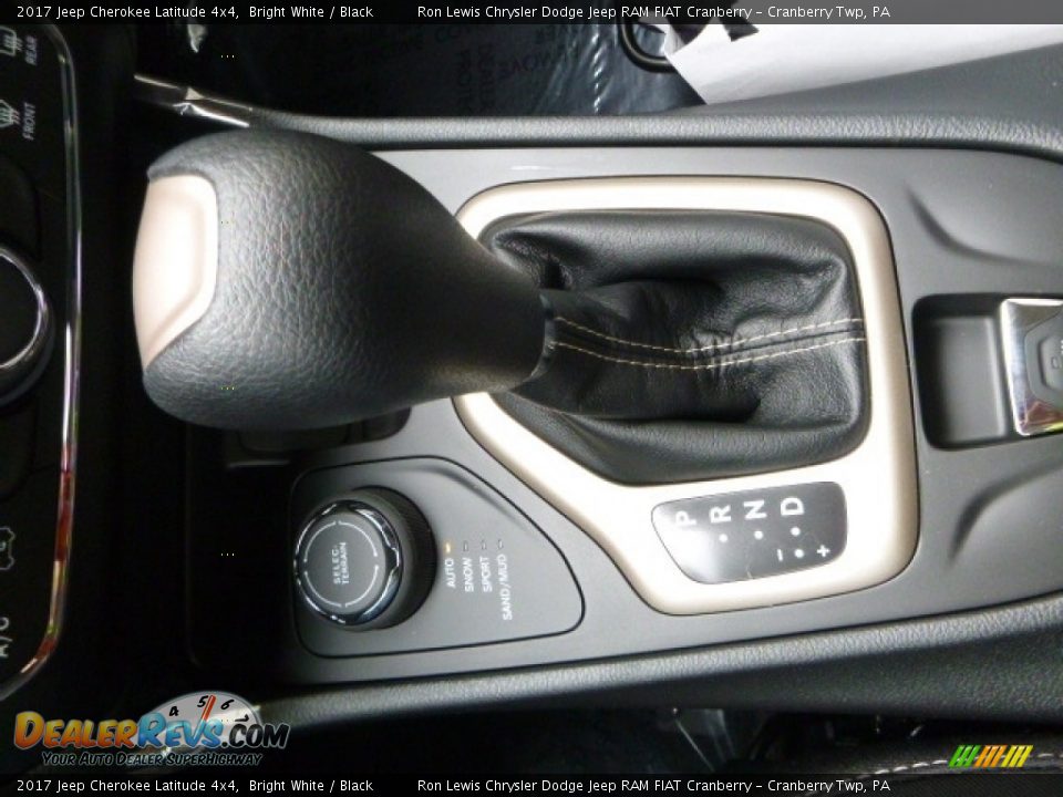 2017 Jeep Cherokee Latitude 4x4 Bright White / Black Photo #20