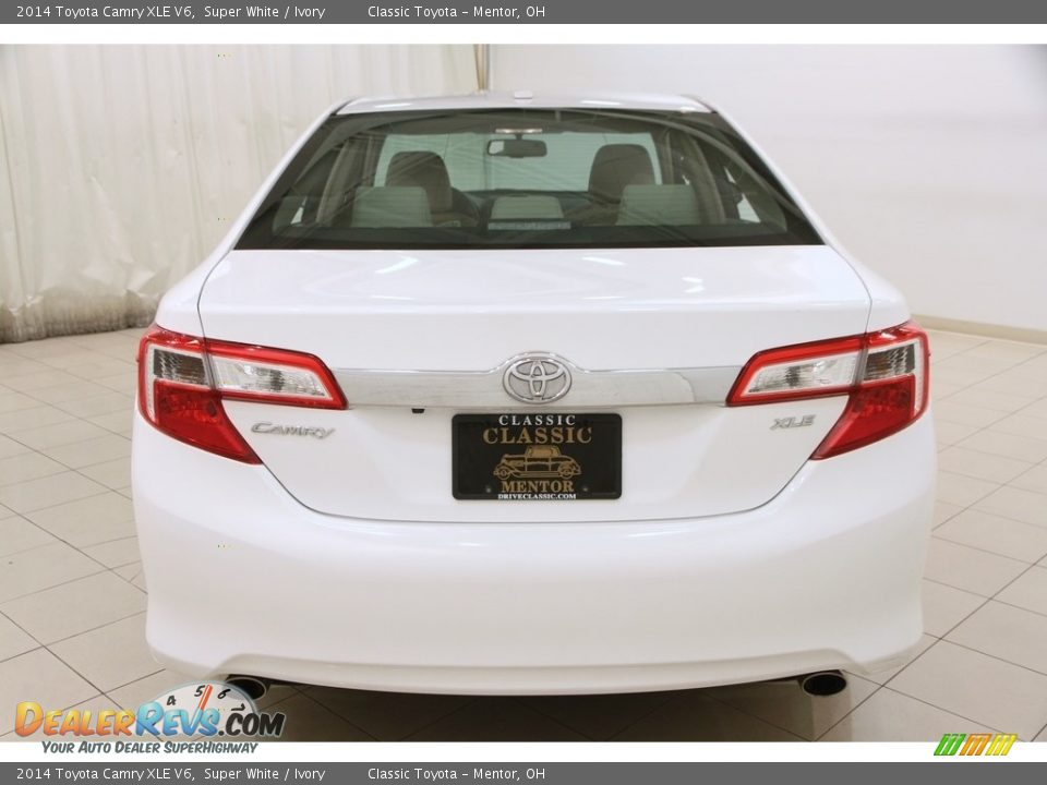 2014 Toyota Camry XLE V6 Super White / Ivory Photo #22