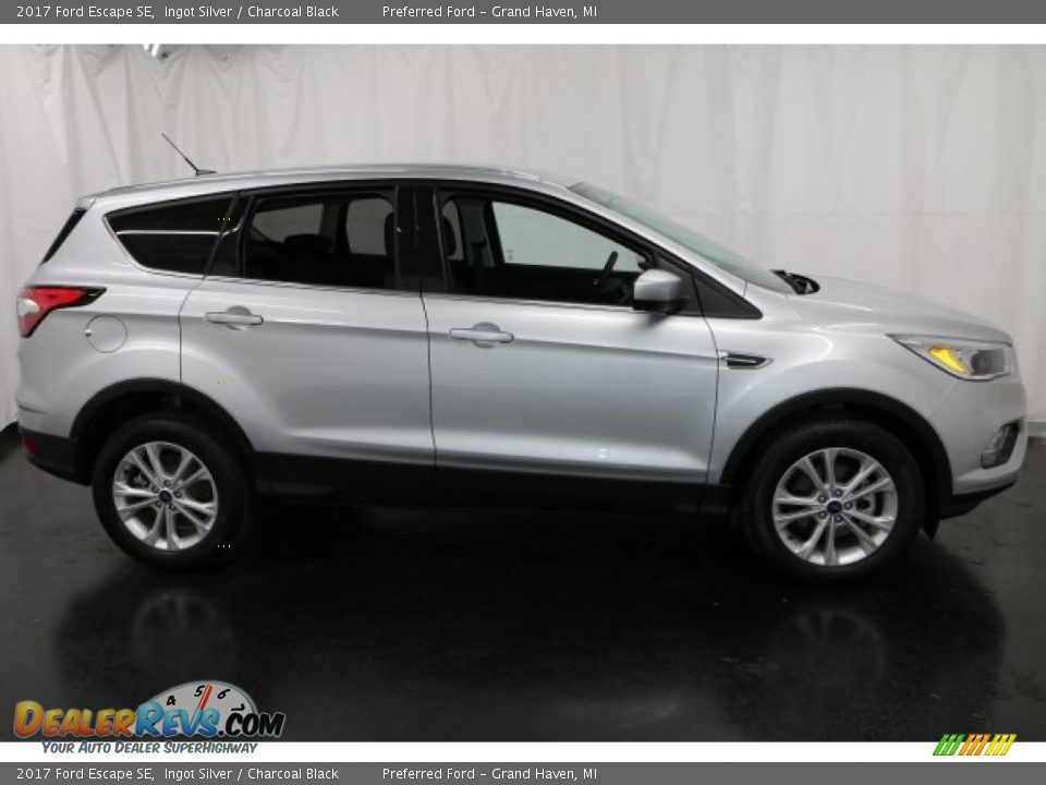 2017 Ford Escape SE Ingot Silver / Charcoal Black Photo #1